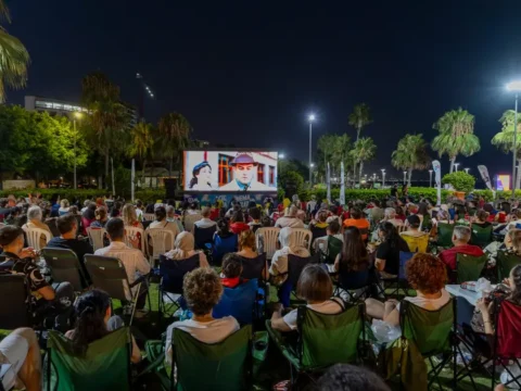 Acik hava sinema keyfi gunumuze tasindi 2hDy4f34